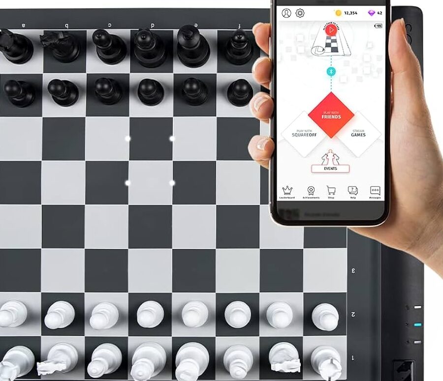 Jouez aux échecs sans toucher vos pièces avec Square Off ! 1 jouez aux echecs sans toucher vos pieces avec square off