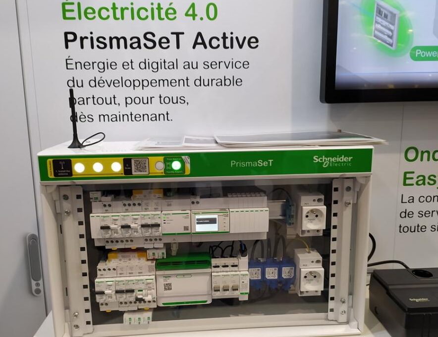 Schneider sort un tableau électrique connecté multi-fonction 1 schneider sort un tableau electrique connecte multi fonction