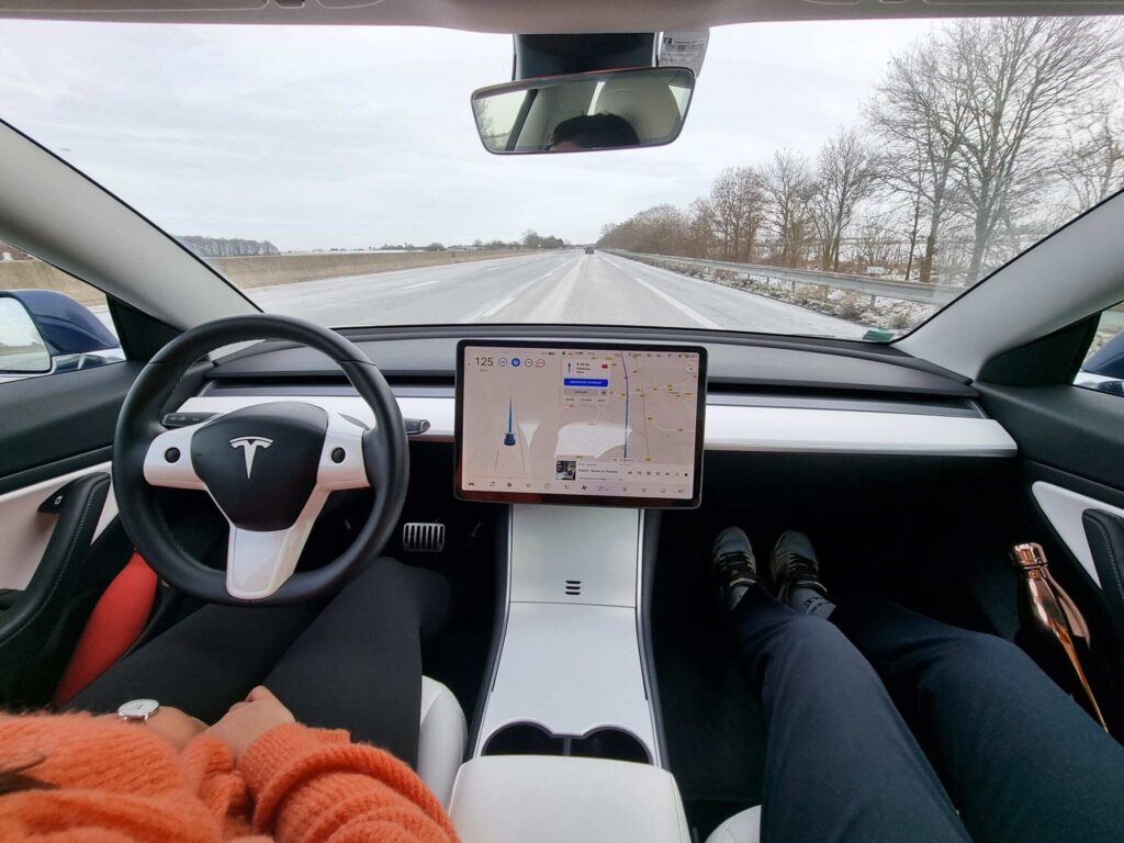 Tesla : le pilote automatique devrait enfin être disponible en Europe à cette date 5 tesla le pilote automatique devrait enfin etre disponible en europe a cette date
