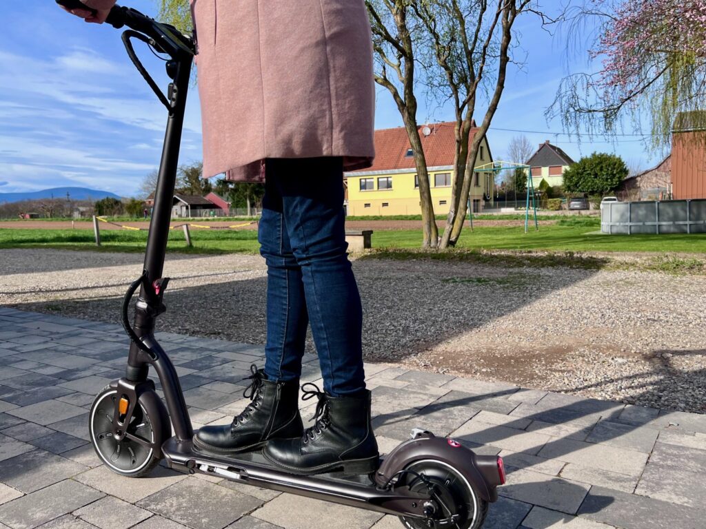 Test de l’Oxelo R920E : que vaut cette trottinette électrique urbaine dans la réalité ? 5 test de loxelo r920e que vaut cette trottinette electrique urbaine dans la realite