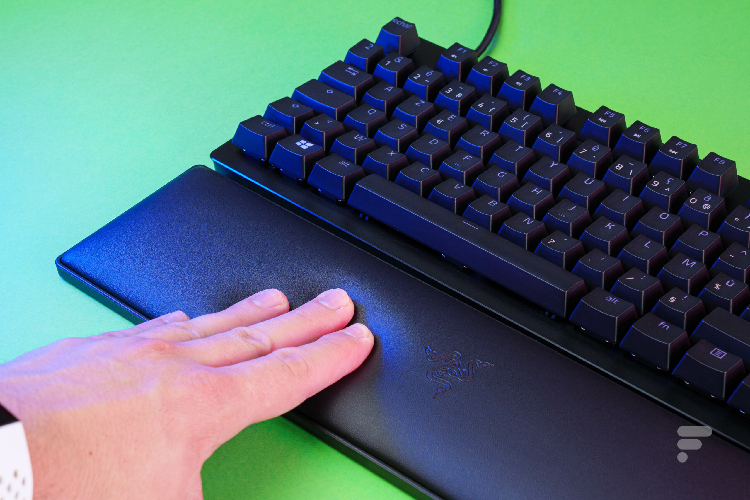 Comparatif des meilleurs claviers gaming : lequel choisir ? 6 razer huntsman v2 07 scaled
