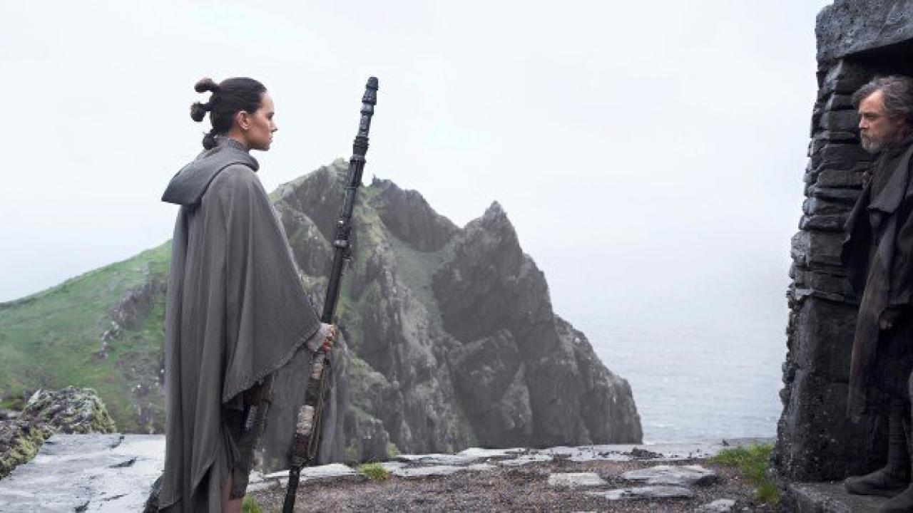Luke Skywalker : Tout savoir sur le Jedi de la rébellion de Star Wars 9 luke et rey star wars 8
