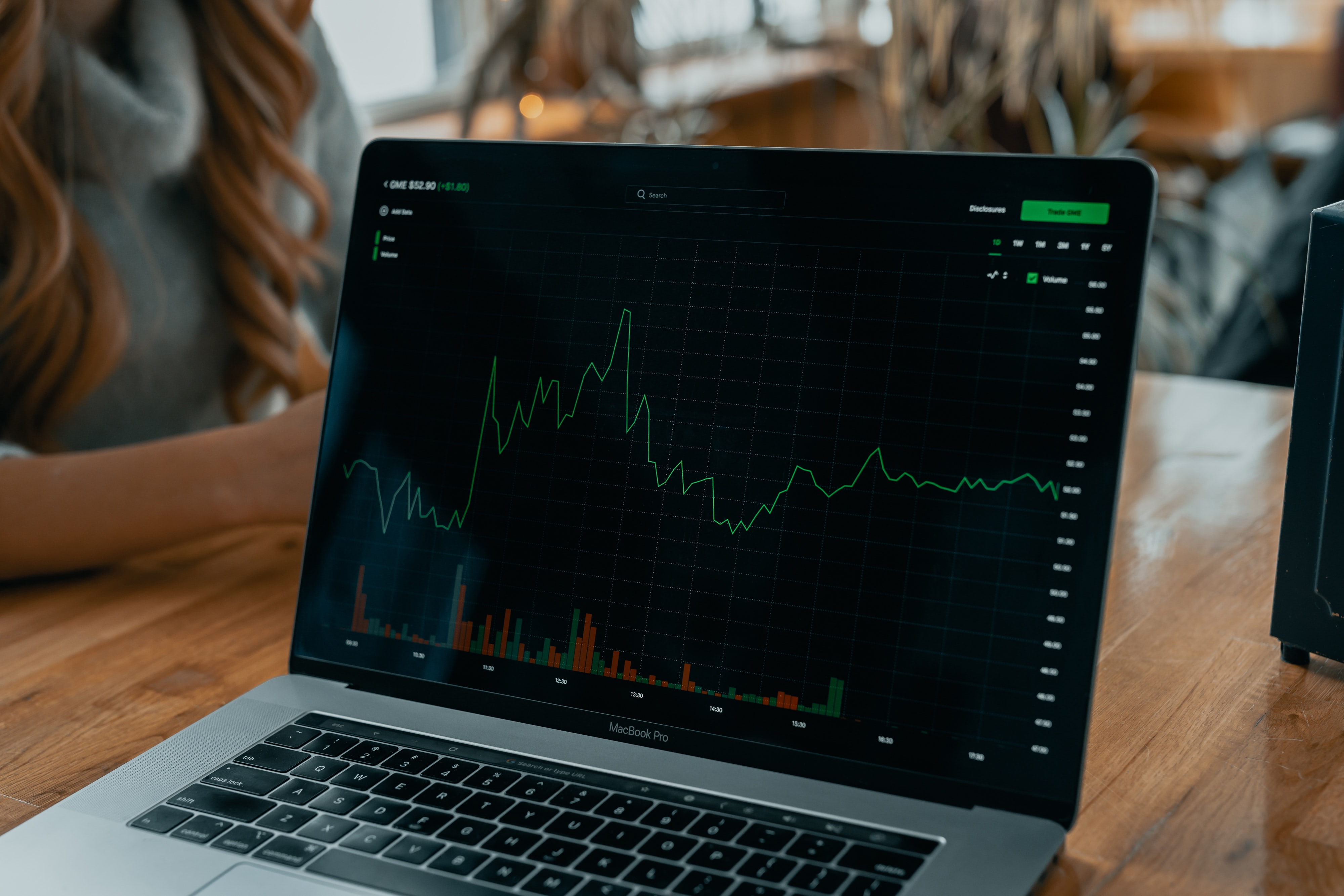 PC Gaming & Setup de trading : ces 3 caractéristiques à prendre en compte 7 6398aa5731844e86ab11cca2 station de trading