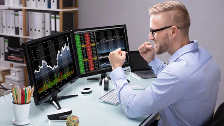 PC Gaming & Setup de trading : ces 3 caractéristiques à prendre en compte 8 Successful Trader.jpg