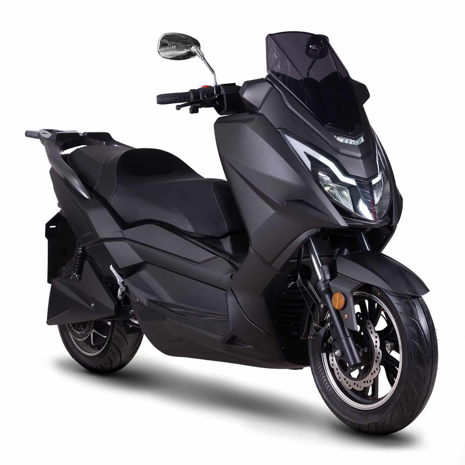 Nerva EXE II : ce maxi scooter écrase le BMW CE 04 par sa puissance 7 rider ng trois quart face droit