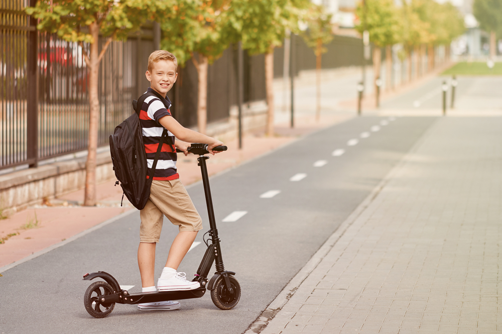 En un clin d’œil, cette trottinette électrique tout terrain devient un scooter 7 enfants et trottinette electrique light